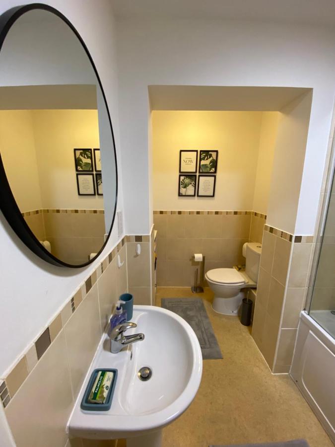 1 Bedroom Apartment In The Heart Of Борнмът Екстериор снимка